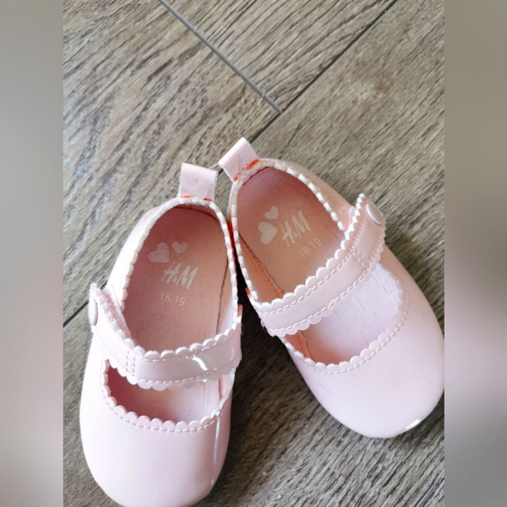 3/$15 H&M slippers baby size 3-4
